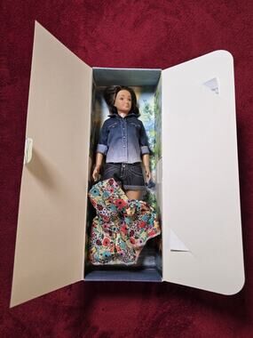 Lammily EXCLUSIVE FIRST EDITION FEMALE DOLL 2014 NIB Realistic Proportions